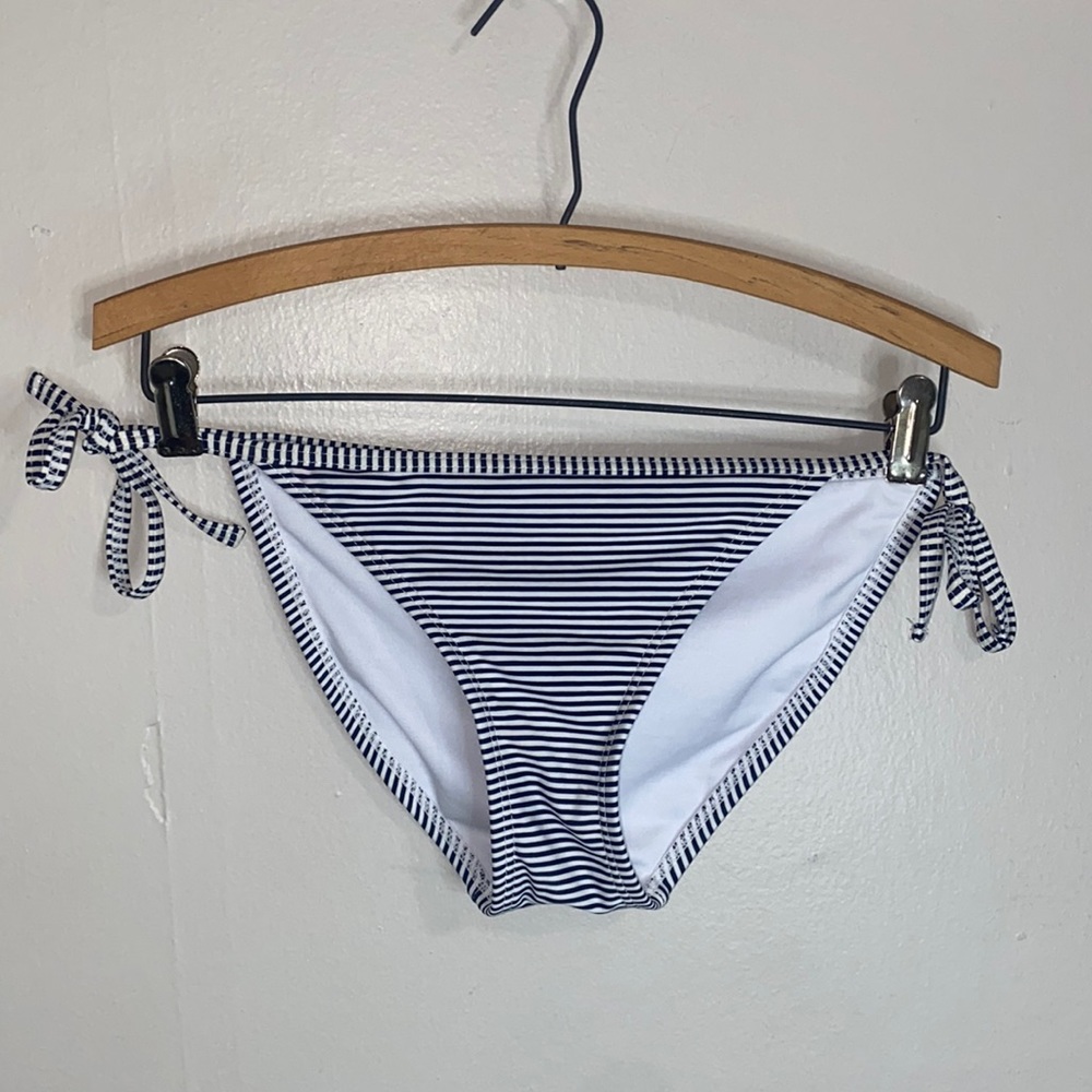 🌵Two piece blue and white striped with crochet design with black lining! - Picture 3 of 8
